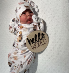 Newborn photo of Leo Henry 