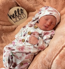 Newborn photo of Carson Elaine 