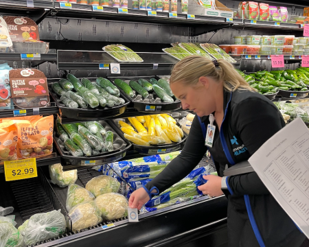 Shay Holbrook labeling Diabetic-friendly food