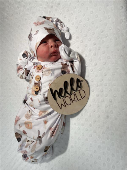 Newborn photo of Leo Henry 