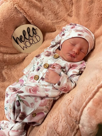 Newborn photo of Carson Elaine 