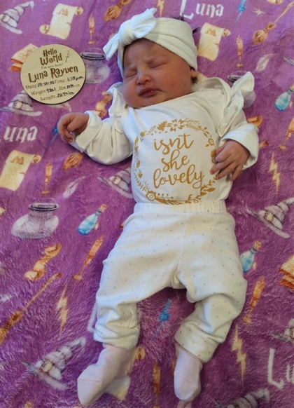 Newborn Photo of Luna Rayven 